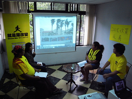 美麗灣掛小學生畫作  台東人批校方幫兇