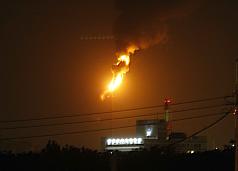 燃燒塔冒黑煙  高雄環保局罰中油百萬