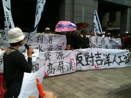 反對高屏大湖  農民環署前抗議