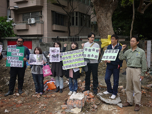 繫上黃絲帶 環團籲華光「老樹不要走」