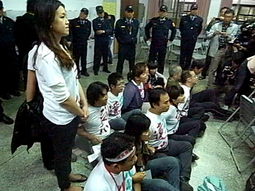 美麗灣環評搞密室  警力阻記者採訪