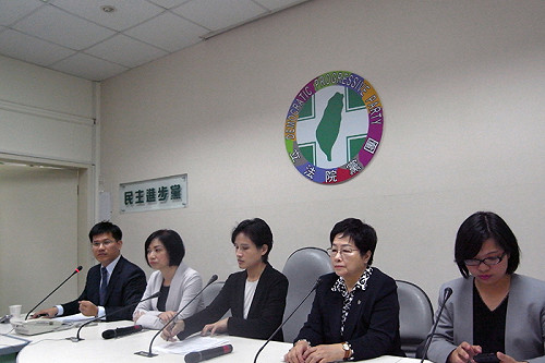 不滿藍杯葛核四報告 綠：勿為台電護航