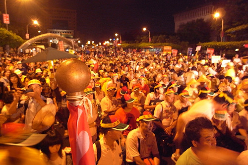 凱道夜宿明曬穀 農民訴求土地正義