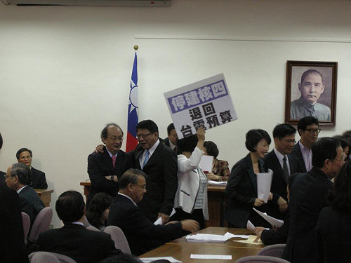 退回核四預算  綠委突襲成功