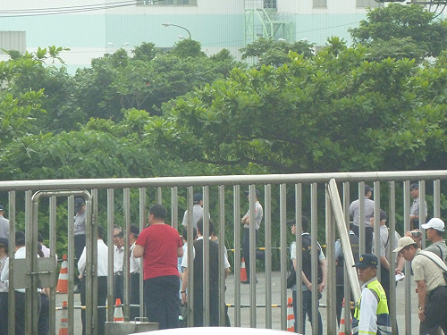 馬英九視察核四  廠外逾百人抗議