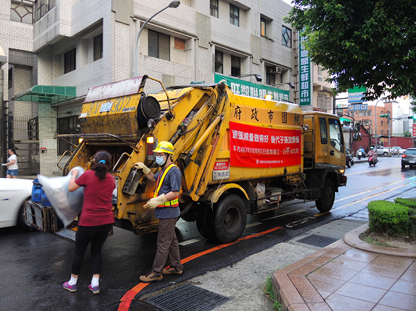 米塔來勢洶洶 桃園市今停收垃圾1日加班收運垃圾 生活 新頭殼newtalk