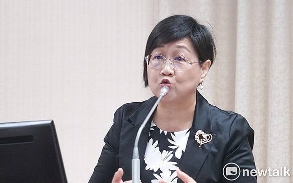 徐佳青遭控讓兒冒充攝影官隨行出訪、夫涉私用公務車！外交部要查