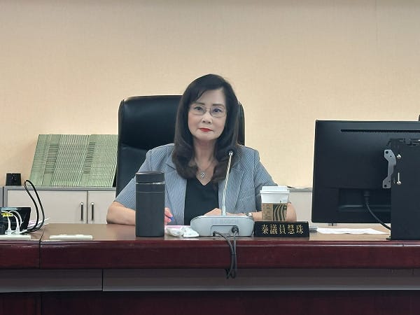 秦慧珠認了「仇恨式審預算」誤殺庇護工場 轟藍營無人敢批翁曉玲