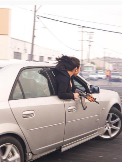 民風 淳樸 大西部 舊金山一女子從超速豪車中探出身手中竟端把ak47 國際 新頭殼newtalk