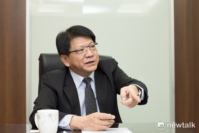 屏東縣長潘孟安推動綠能貸款專案200億元，希望綠能產業放心來投資。   圖：李佳純 / 攝