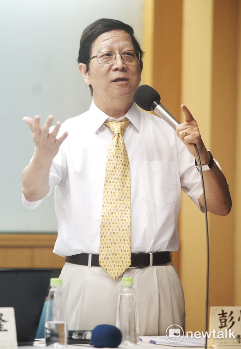 彭懷恩出席台灣民意基金會董事長游盈隆舉行的內閣改組總統聲望記者會。   圖：張良一/攝