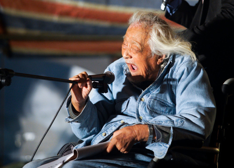 台獨運動先驅史明今（5日）在凱道歡度百歲生日，將近70個海內外的台灣人社團參與盛會表達對史明的敬意，而史明也向現場群眾說出他的百歲生日願望：『台灣人做自己的主人』。   圖：張良一/攝