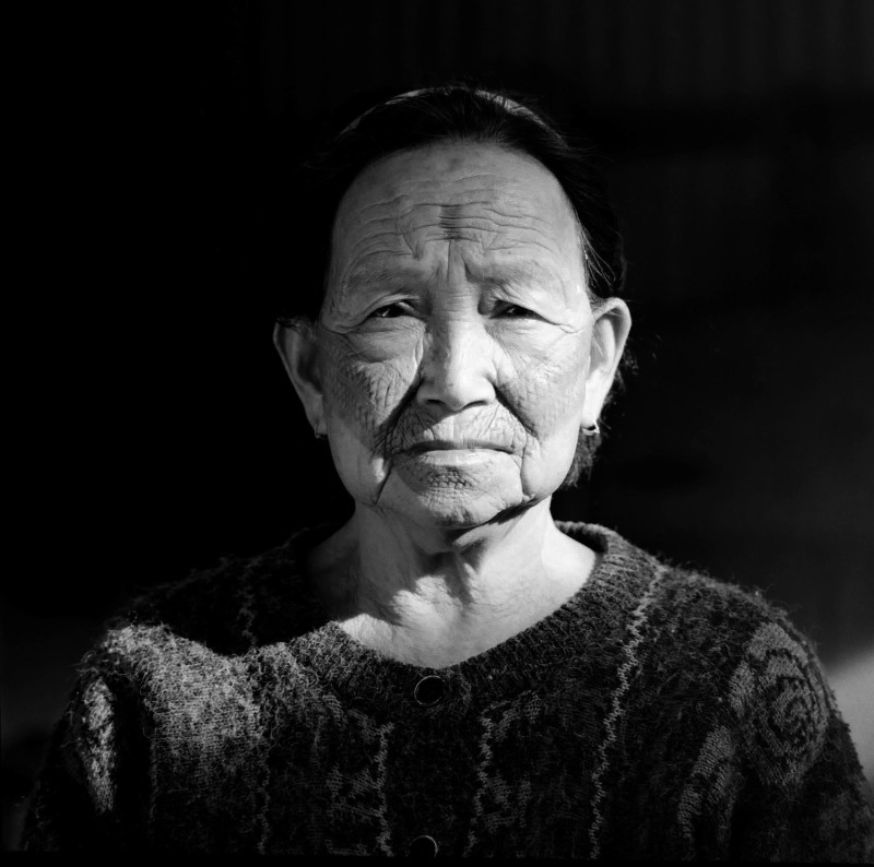 《泰雅族紋面長老》Mahon Bai' 瑪虹•拜（1915-），雪山坑部落，1992，張詠捷攝。
   