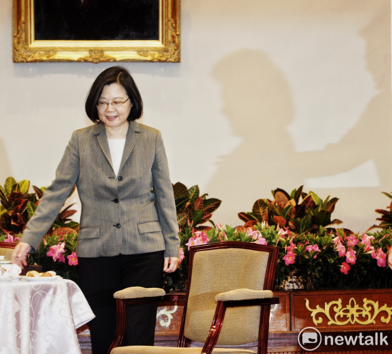 蔡英文總統介紹高雄市長陳菊出任總統府秘書長。   圖：張良一/攝