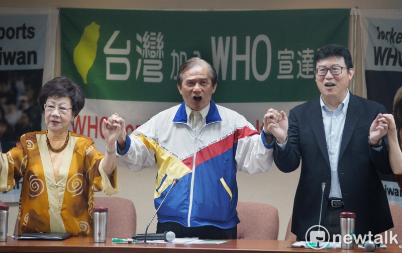 民進黨有意參選台北市長的前副總統呂秀蓮和立委姚文智出席台灣加入WHO宣達團行前記者會。   圖：張良一/攝