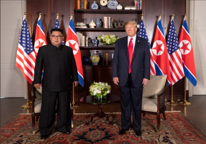 美國總統川普（圖右）與北韓領導人金正恩（圖左）。   圖：翻攝自Dan Scavino Twitter