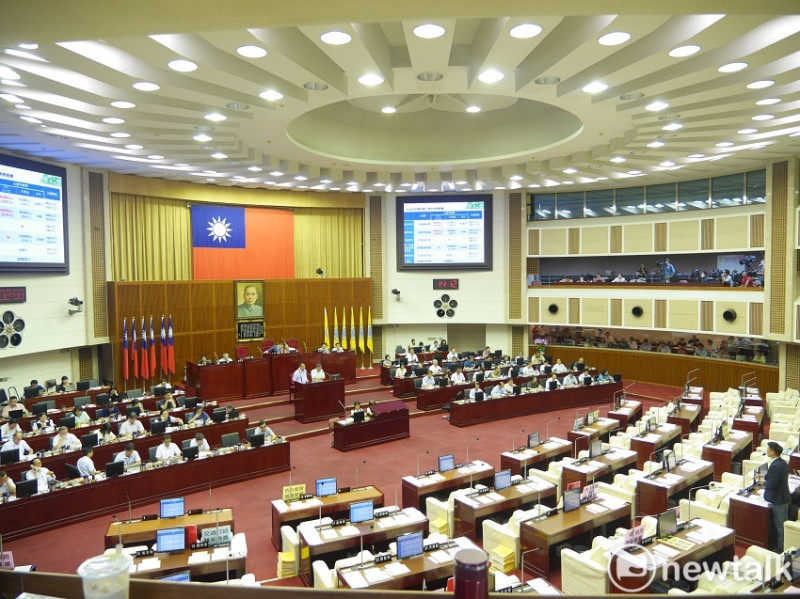 台北市議會昨一讀通過國民黨團提案「台北市重陽敬老禮金致送自治條例」草案。   圖：新頭殼資料照