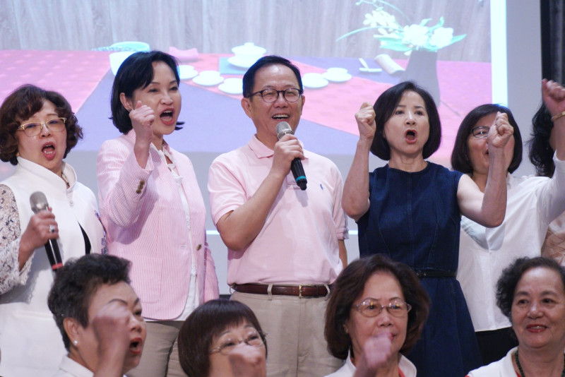 國民黨台北市長參選人丁守中出席台北市婦女會團結聯誼茶會。   圖：張良一/攝