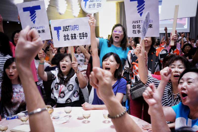 國民黨台北市長參選人丁守中出席台北市婦女會團結聯誼茶會。   圖：張良一/攝