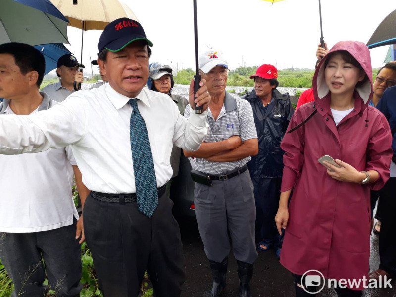 郭信良(左)宣布退出民進黨，以無黨籍身分當選台南市議長。   圖：黃博郎/攝(資料照片)