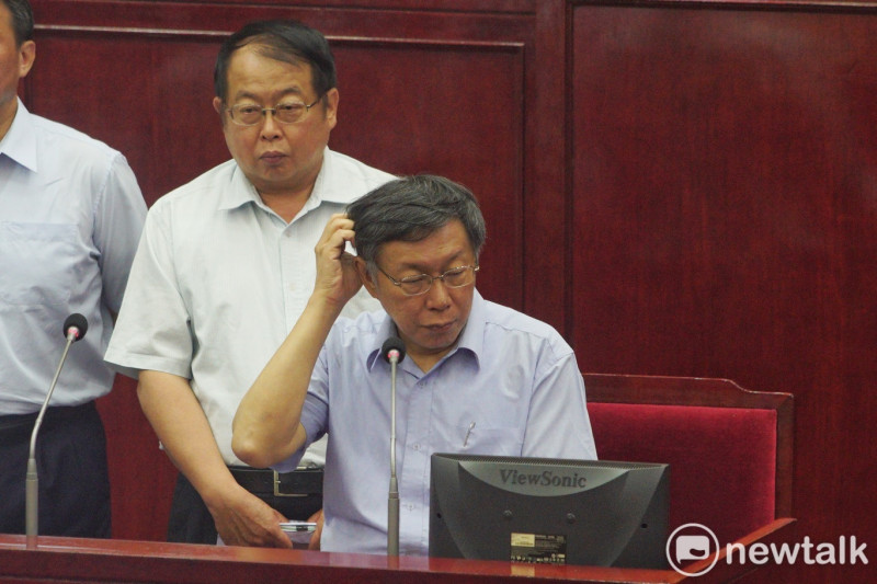 台北市長柯文哲等人在台北市議會備詢。   圖：張良一 / 攝
