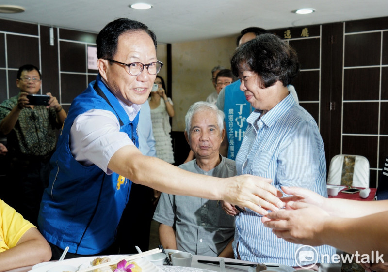 國民黨台北市長參選人丁守中拜會身障社福團體負責人。   圖：張良一/攝