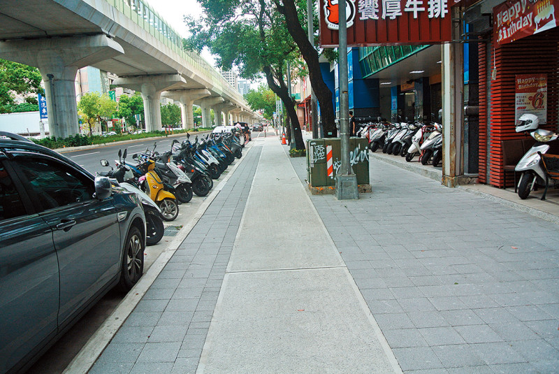 文心路的自行車專用道，提高騎乘者的安全。  圖：臺中市政府新聞局/提供