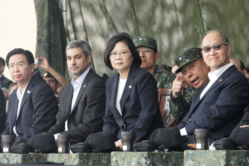 總統蔡英文16日向訪賓表示，台灣會展現高度韌性來獲得國際支持。   圖：張良一/攝（資料照片）