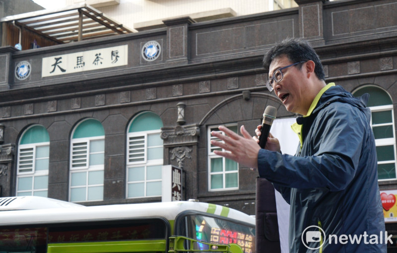 民進黨台北市長參選人姚文智在228事件事發地點—天馬茶房前，舉行「二二八暨白色恐怖受難團體」後援會成立大會。   圖：張良一/攝