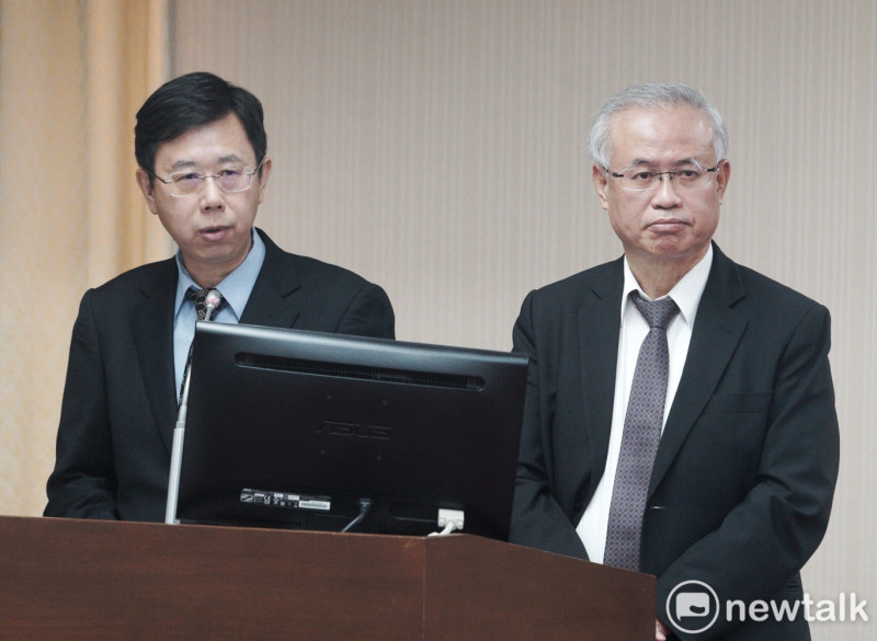 調查局長呂文忠（左）、法務部常務次長張斗輝在立院內政委員會備詢。   圖：張良一/攝