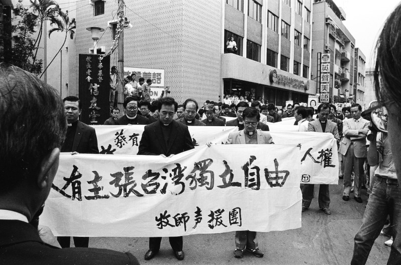 ■台灣基督長老教會等團體，義無反顧地投入這場聲援「言論自由、台獨無罪」遊行活動。