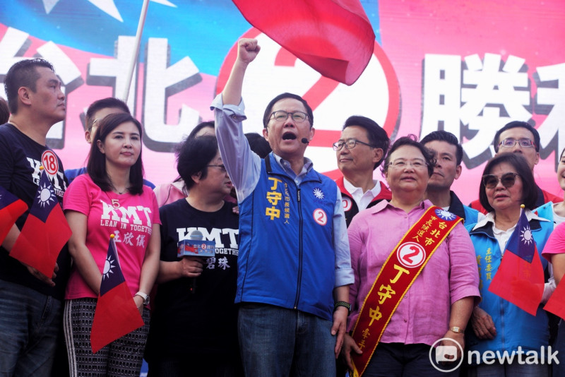 國民黨台北市長侯選人丁守中在凱道舉行造勢大會，感謝支持者情義相挺。   圖：張良一/攝