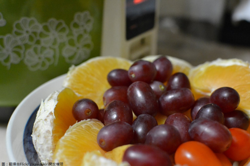 台北市政府衛生局抽查市場現切水果類攤，檢驗結果均符合規定。   圖：翻攝自Flickr／kawaiikiri開放權限