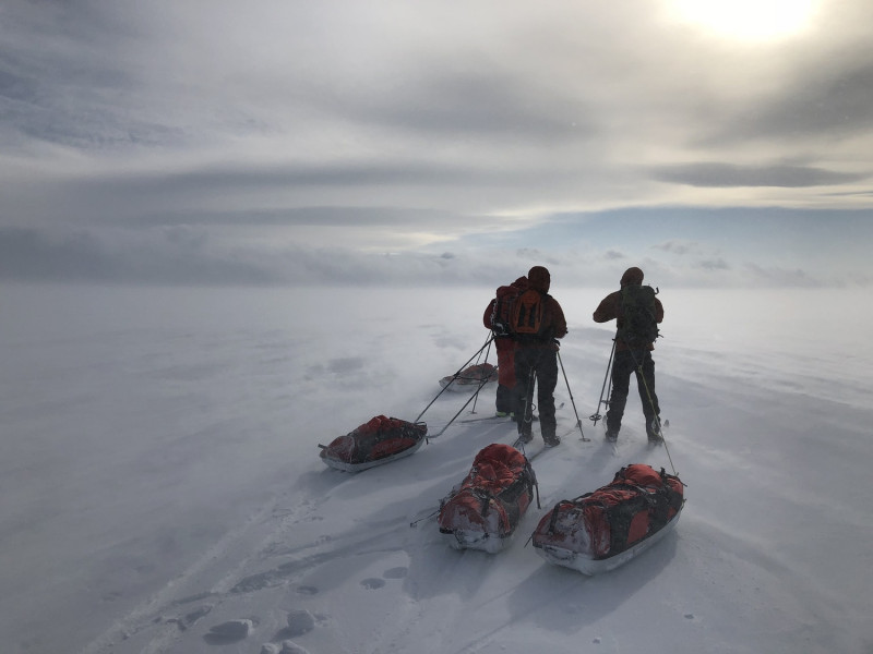 長征隊隊員們移地冰島，在極低溫的環境下強化滑雪技能   圖：橘子關懷基金會/提供