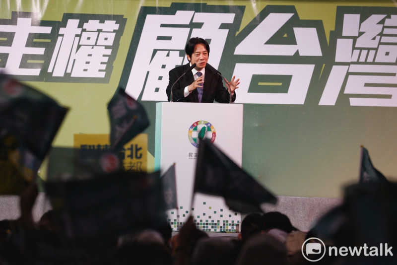 行政院長賴清德晚上在姚文智造勢晚會上表示，民主台灣與極權中國是兩個不同的國家。   圖：張良一/攝