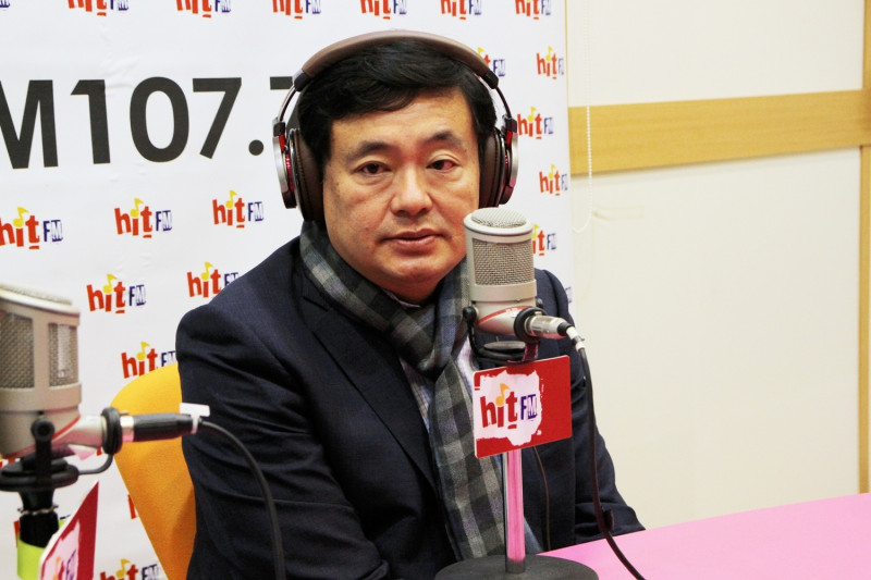 民進黨秘書長洪耀福接受周玉蔻訪問。   圖：Hit Fm《蔻蔻早餐》製作單位／提供