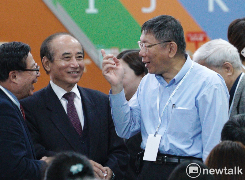 台北市長柯文哲（右）、立委、董事長王金平（左）。   圖：張良一 / 攝