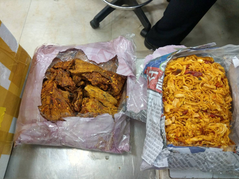 農委會表示，就算不是從疫區，帶回的是只是熟的肉乾一包，也是1萬元起跳，提醒民眾勿以身試法   圖：行政院農委會動植物防疫檢驗局/提供