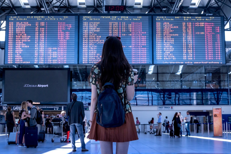 除了自己打理，許多消費者喜歡向旅行社代訂機票、旅宿或是行程的門票。   圖：Pixabay