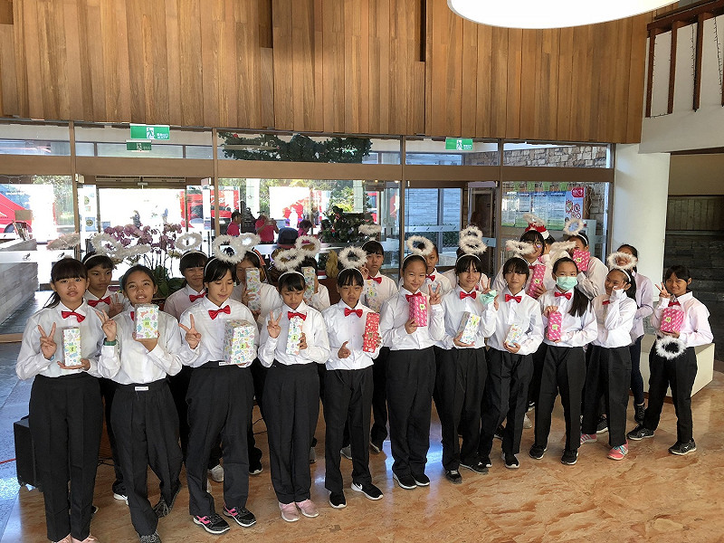 滿州國中合唱團用歌聲交換禮物&nbsp;&nbsp;&nbsp;圖：小墾丁渡假村/提供