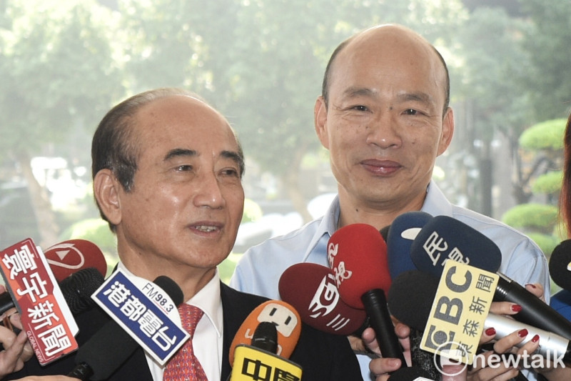 高雄市長韓國瑜（右）和前立法院長王金平（左）。   圖：張良一/攝（資料照）
