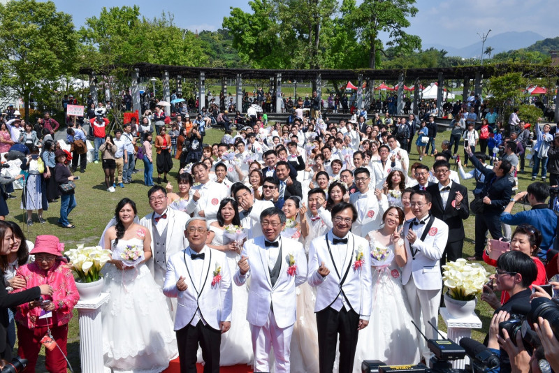 台北市政府於3月10日在花博公園舞蝶館舉辦108年度第1場的聯合婚禮。   圖：台北市政府/提供