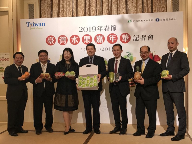 農委會委託外貿協會在香港永安百貨彌敦道店自1月10日至21日舉辦『2019春節台灣水果嘉年華』。   圖：農委會/提供