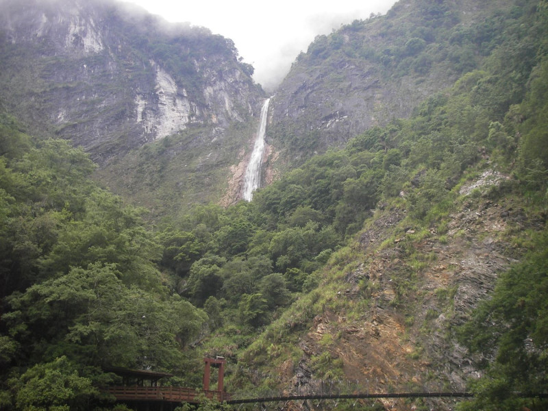從白楊步道可欣賞將白楊瀑布的魅力。   圖：太魯閣國家公園/提供