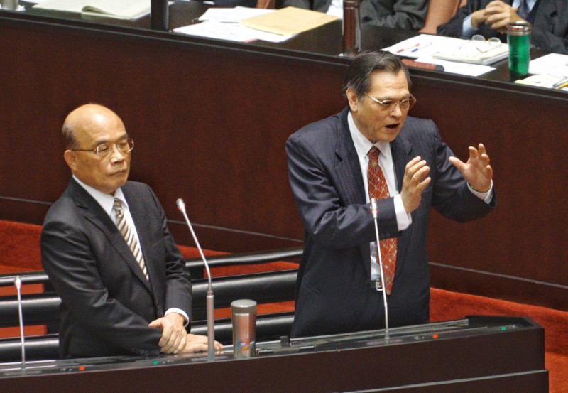 行政院長蘇貞昌、陸委會主席陳明通在立法院院會備詢。   圖：張良一/攝