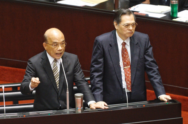 行政院長蘇貞昌、陸委會主席陳明通在立法院院會備詢。   圖：張良一/攝