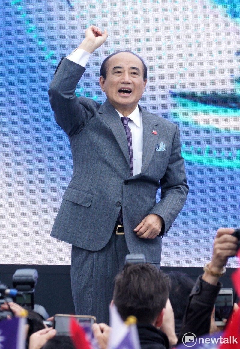前立法院長王金平今（7）日正式宣布參選總統，於參選演說前展現出十足氣勢。   圖：張良一／攝