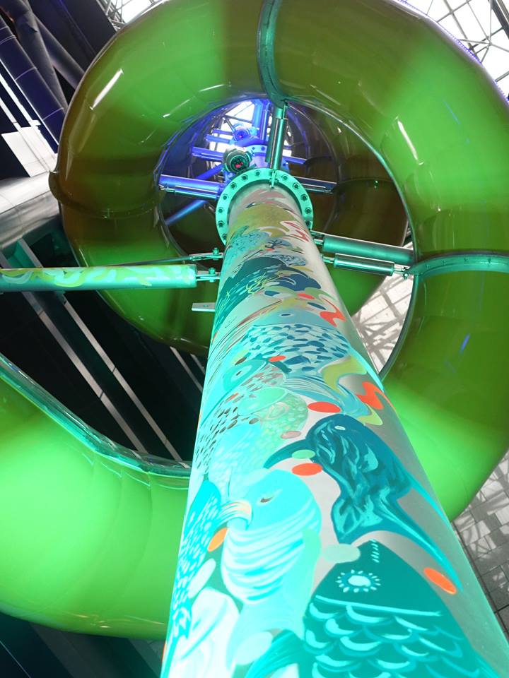 亞洲室內最高，全長63公尺，高度27公尺的立體螺旋溜滑梯就在高雄科工館，現在民眾只要憑台鐵票根即可享科工館票價優惠。   圖： 國立科學工藝博物館/提供