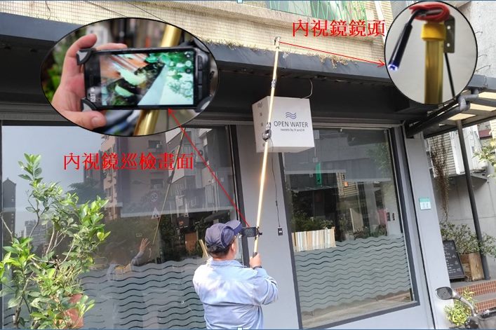 防疫人員使用3D巡查棒巡檢屋頂天溝   圖：台北市衛生局/提供