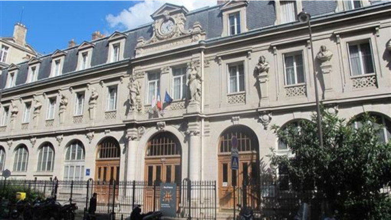 法國巴黎詹森薩伊中學宿舍，傳出有1台灣學生自殺。   圖：翻攝自維基百科